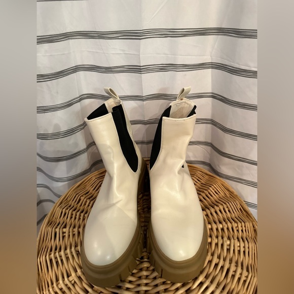 CHINESE LAUNDRY Women's Jenny Fashion Boot.  Like New, Size 7.5. - Picture 3 of 3